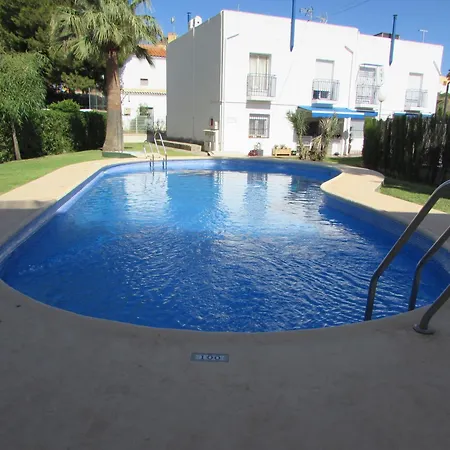 Garzas Pool And *