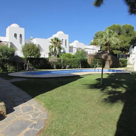 Garzas Pool And